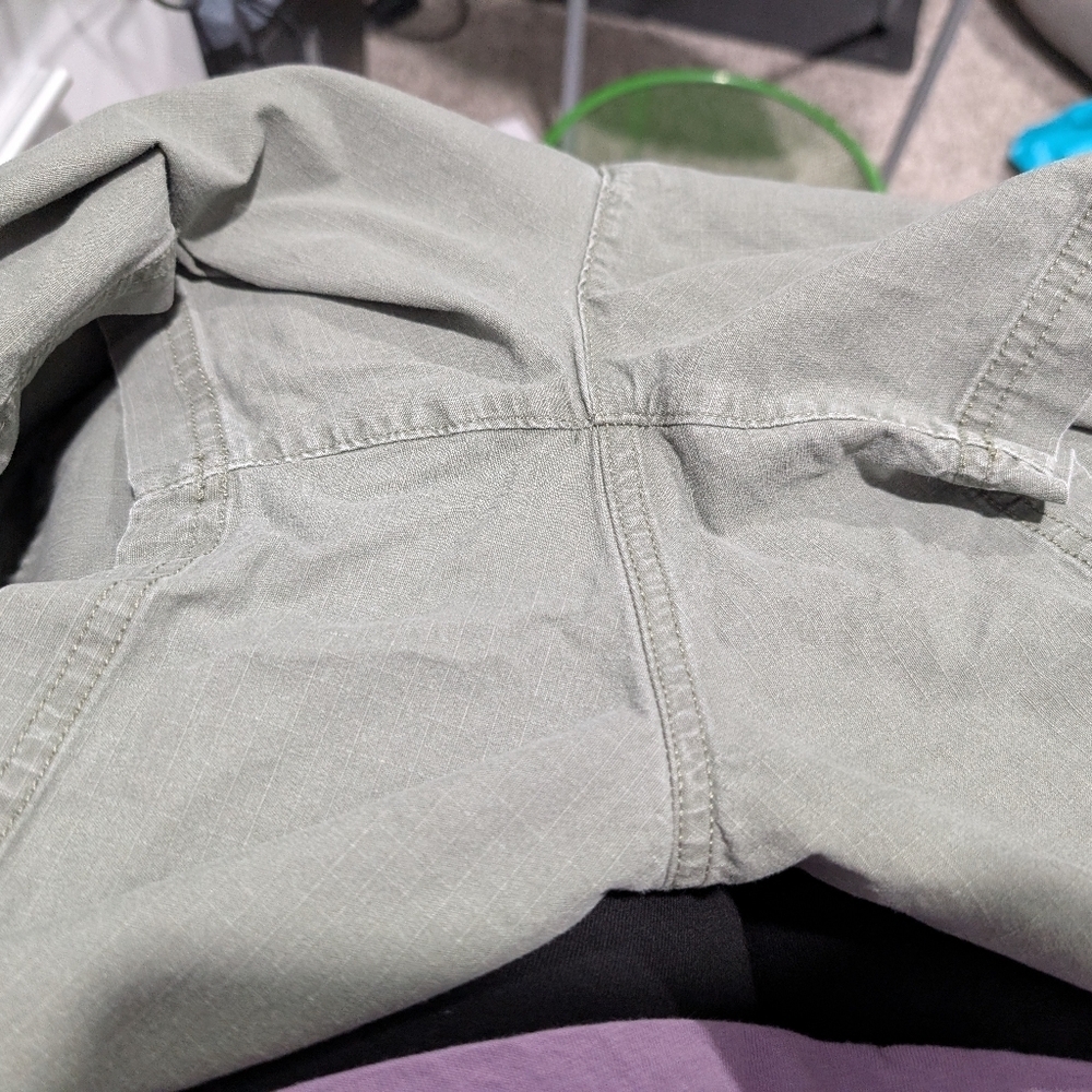 Eddie Bauer Medium Green Sage Ripstop Casual Shorts in Size 14 - Picture 12 of 12